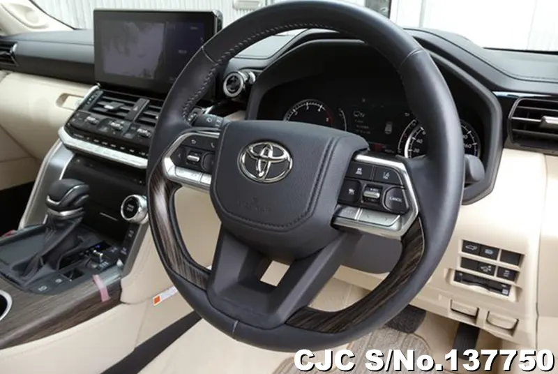 Toyota Land Cruiser in Black for Sale Image 9
