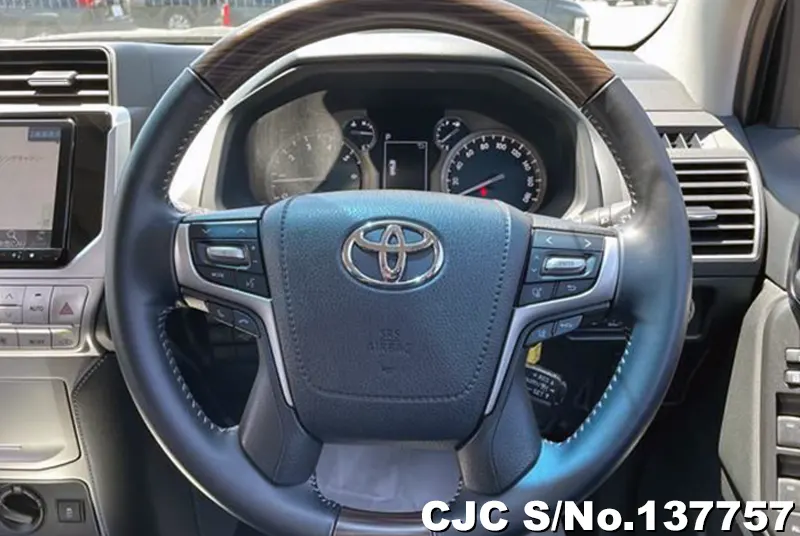 Toyota Land Cruiser Prado in Black for Sale Image 2