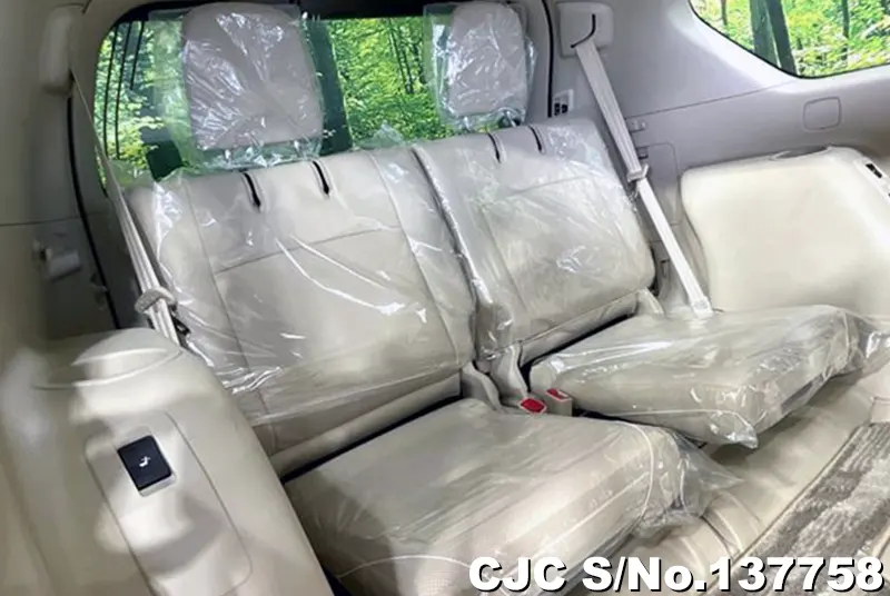 Toyota Land Cruiser Prado in White for Sale Image 7