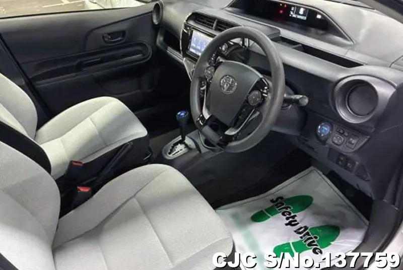 Toyota Aqua in Silver for Sale Image 8