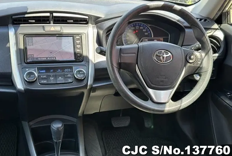 Toyota Corolla Fielder in White for Sale Image 3