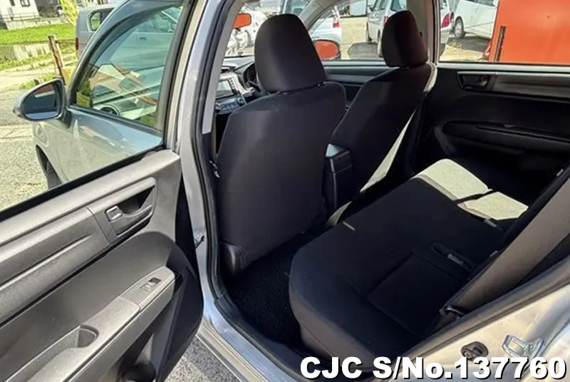 Toyota Corolla Fielder in White for Sale Image 6