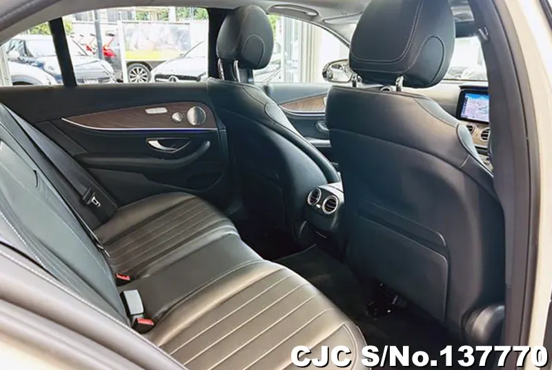Mercedes Benz E Class in White for Sale Image 4