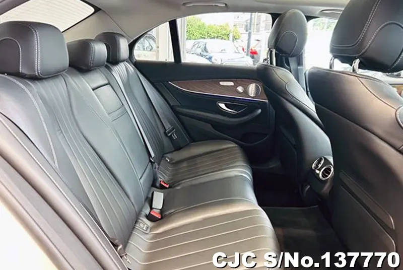 Mercedes Benz E Class in White for Sale Image 5