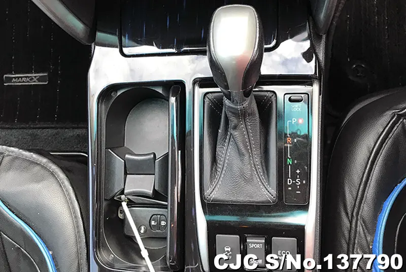 Toyota Mark X in black for Sale Image 13