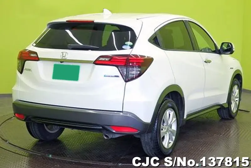 Honda Vezel in White for Sale Image 1
