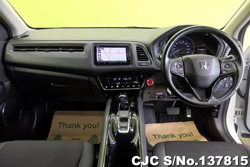 Honda Vezel in White for Sale Image 8
