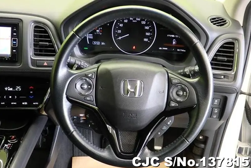 Honda Vezel in White for Sale Image 16