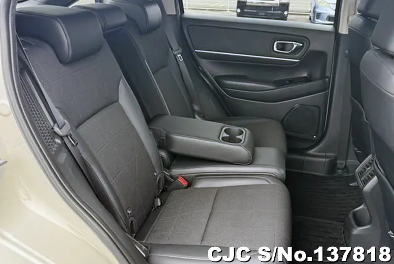 Honda Vezel in White for Sale Image 12