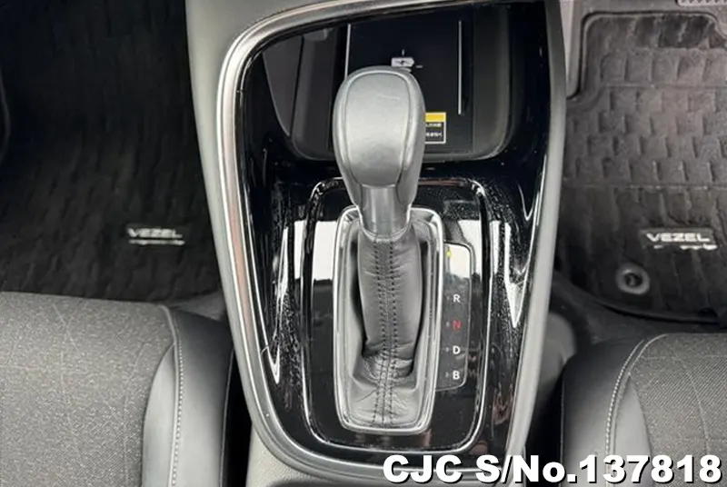 Honda Vezel in White for Sale Image 15