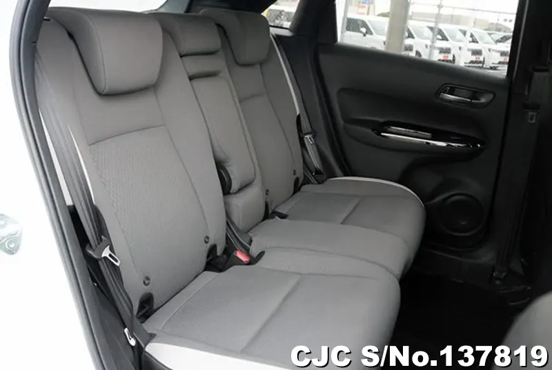 Honda Fit in White for Sale Image 10