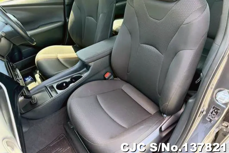 Toyota Prius in Gray for Sale Image 8