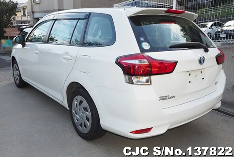 Toyota Corolla Fielder in White for Sale Image 1