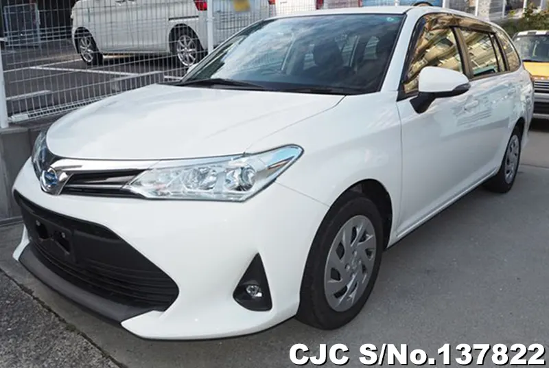Toyota Corolla Fielder in White for Sale Image 3