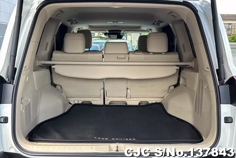 Toyota Land Cruiser in Pearl for Sale Image 9
