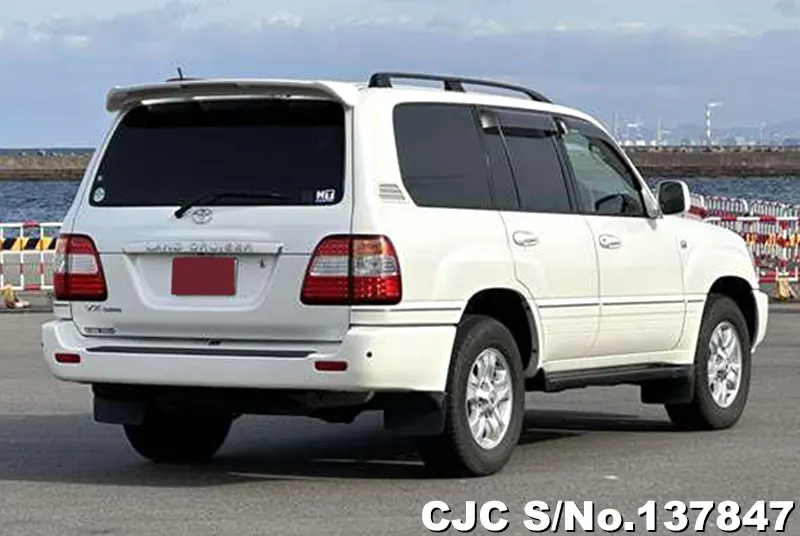 Toyota Land Cruiser in White for Sale Image 2