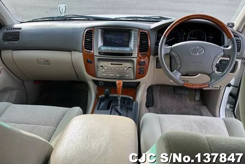 Toyota Land Cruiser in White for Sale Image 6