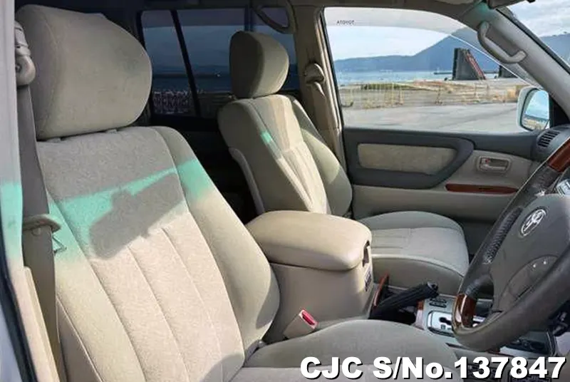 Toyota Land Cruiser in White for Sale Image 7