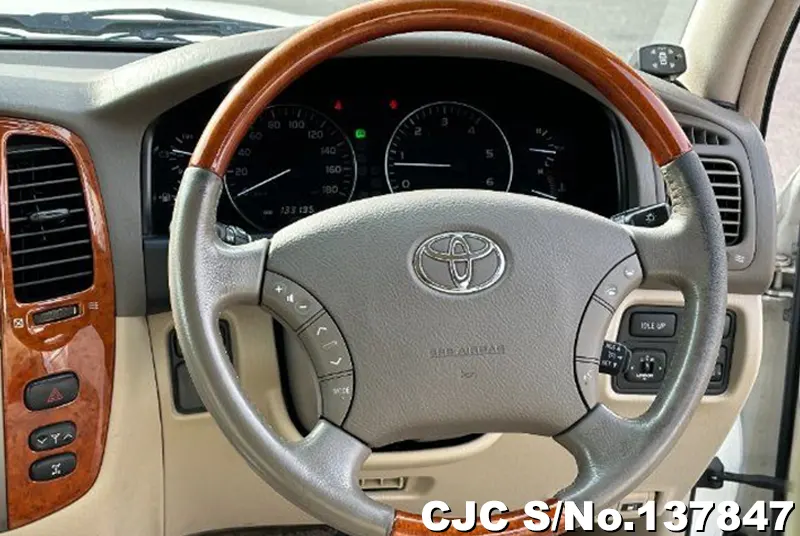 Toyota Land Cruiser in White for Sale Image 8