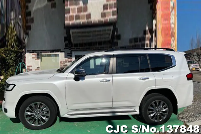Toyota Land Cruiser in Pearl for Sale Image 3