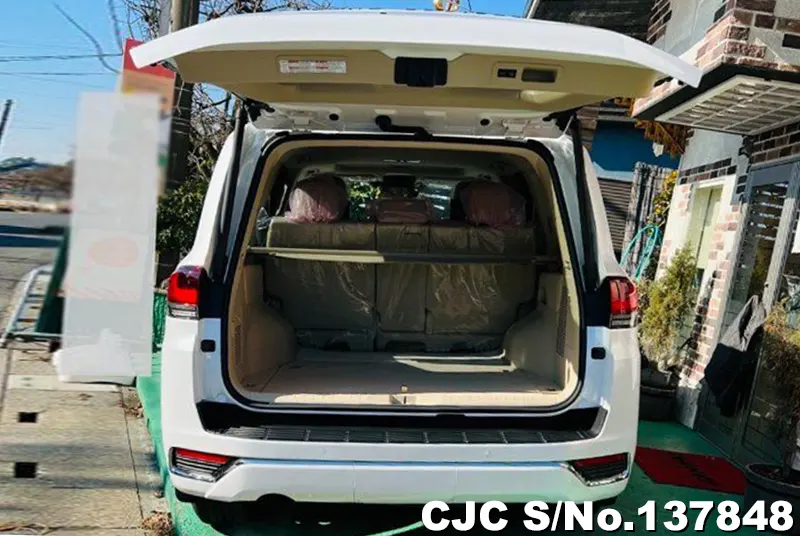Toyota Land Cruiser in Pearl for Sale Image 4