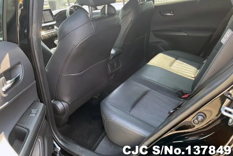 Toyota Harrier in Black for Sale Image 9