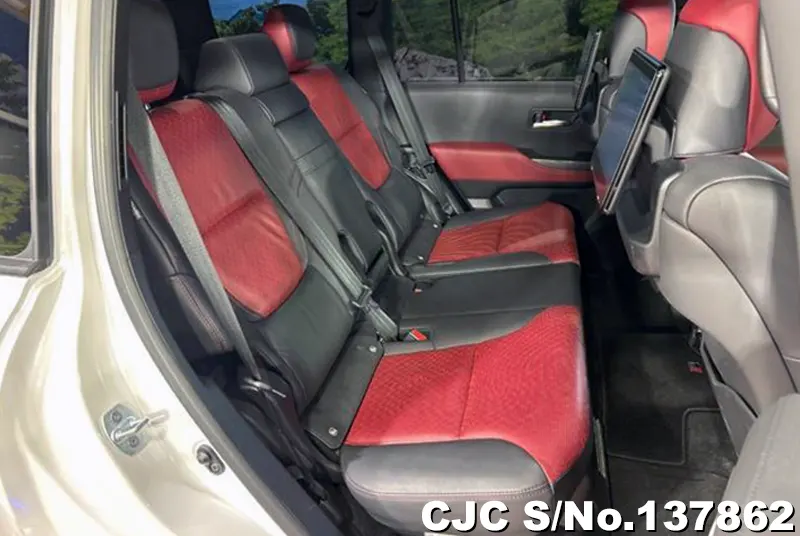 Toyota Land Cruiser in Pearl for Sale Image 3