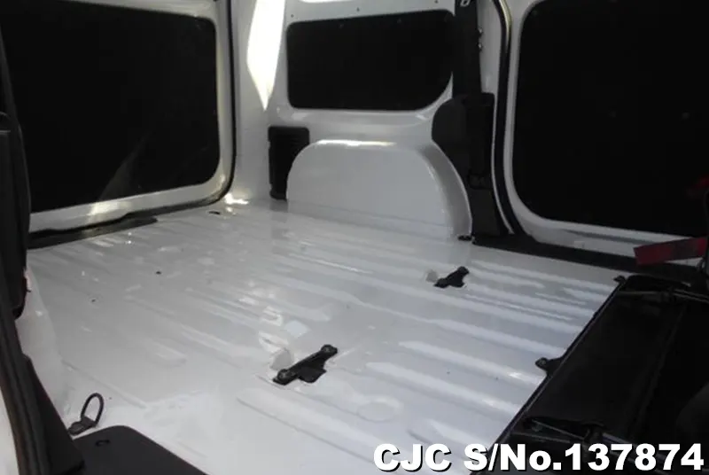 Nissan NV200 in White for Sale Image 9