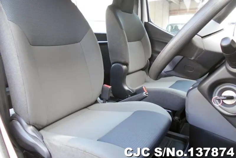 Nissan NV200 in White for Sale Image 13