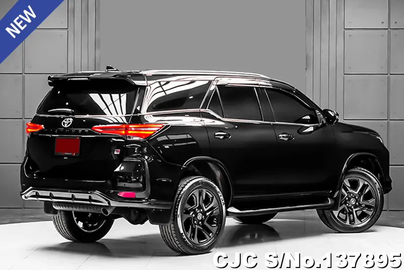 Toyota Fortuner in Black for Sale Image 2