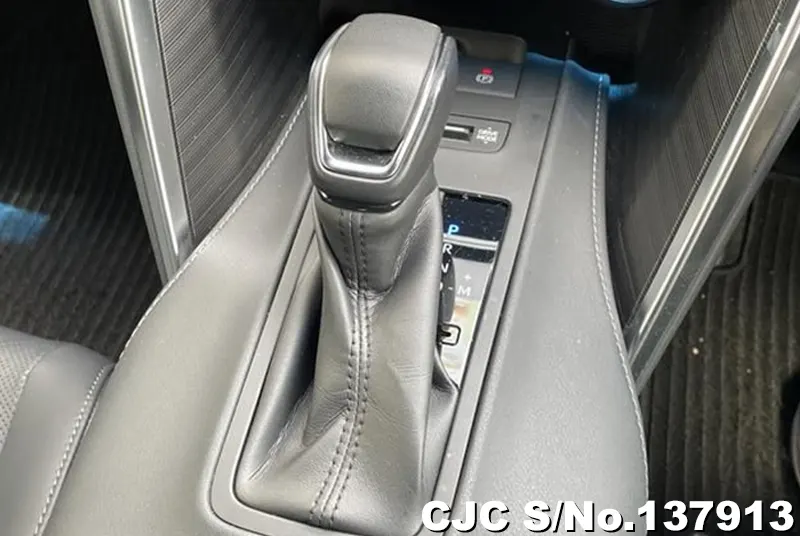 Toyota Harrier in Pearl for Sale Image 6