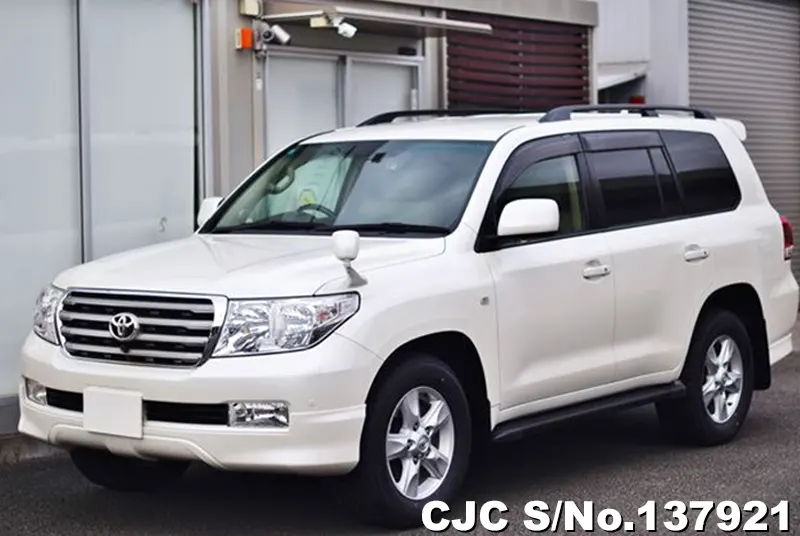 Toyota Land Cruiser in White for Sale Image 3