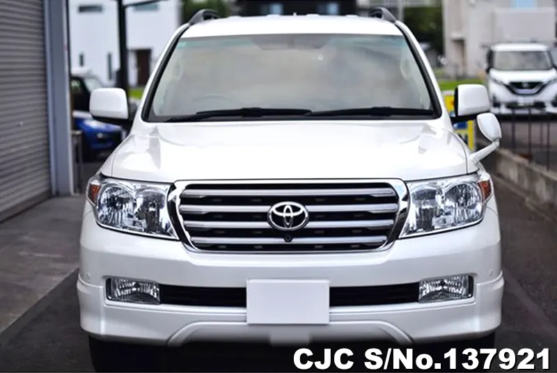 Toyota Land Cruiser in White for Sale Image 4