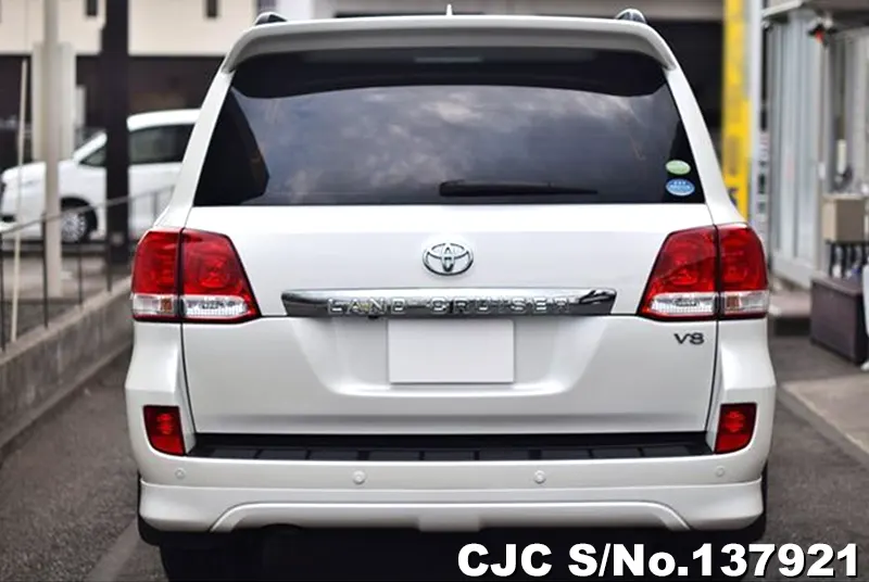 Toyota Land Cruiser in White for Sale Image 5