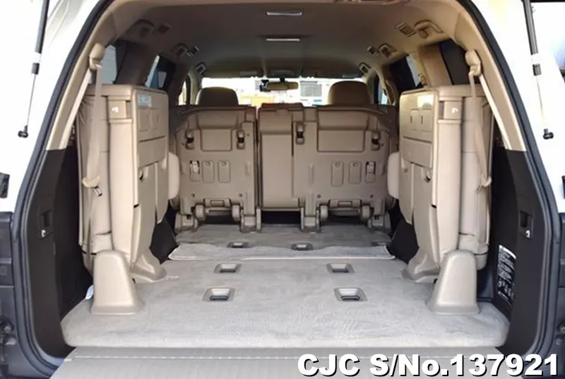 Toyota Land Cruiser in White for Sale Image 7