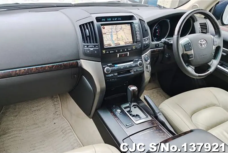 Toyota Land Cruiser in White for Sale Image 8