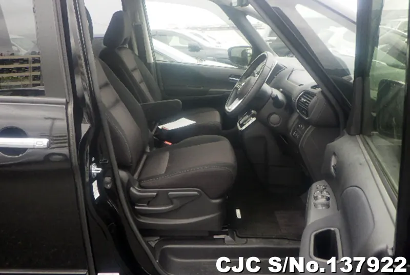 Nissan Serena in Black for Sale Image 6