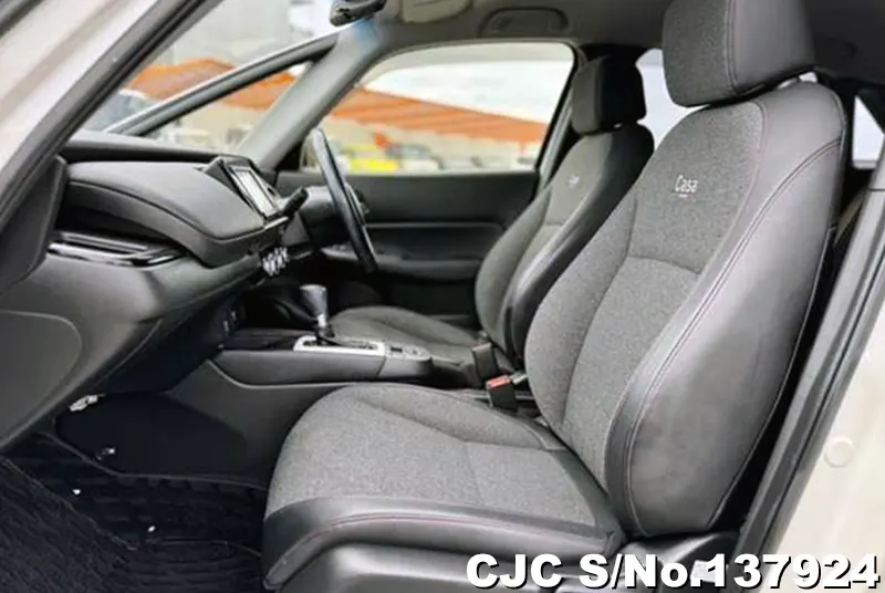 Honda Fit in White for Sale Image 8