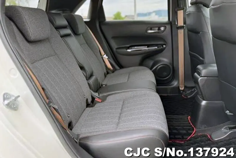 Honda Fit in White for Sale Image 9