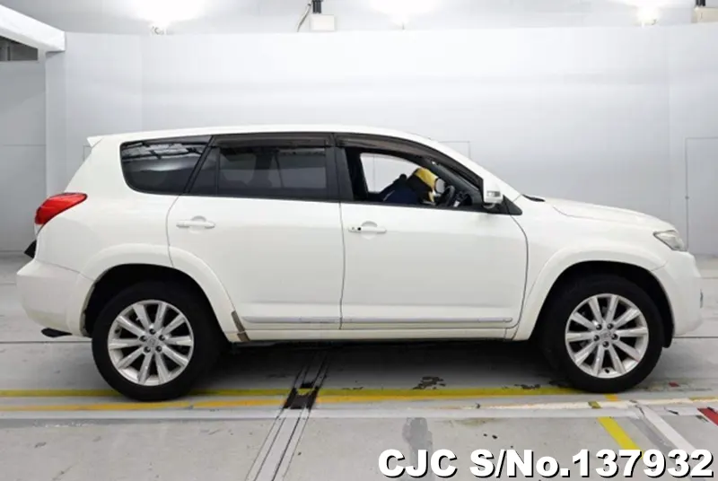 Toyota Vanguard in White for Sale Image 6