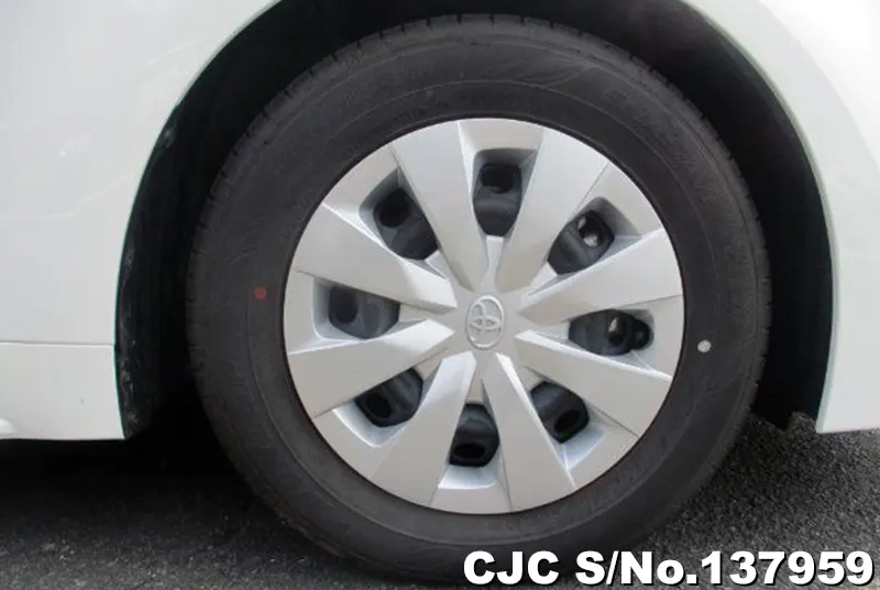 Toyota Corolla Touring in White for Sale Image 14