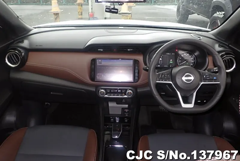Nissan Kicks in Pearl White for Sale Image 9