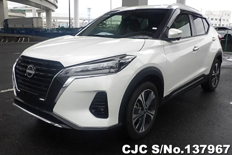 Nissan Kicks in Pearl White for Sale Image 3