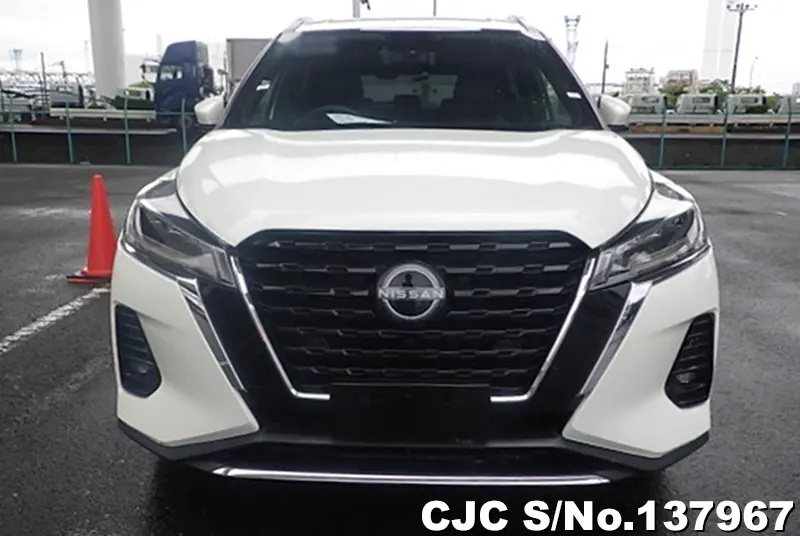 Nissan Kicks in Pearl White for Sale Image 4