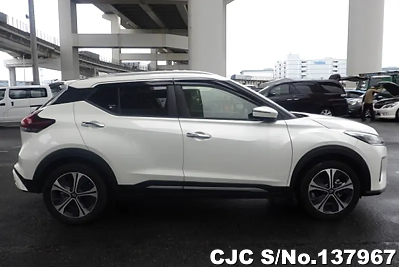 Nissan Kicks in Pearl White for Sale Image 6