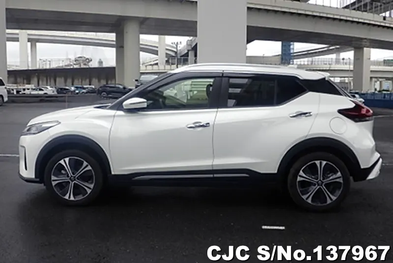 Nissan Kicks in Pearl White for Sale Image 7