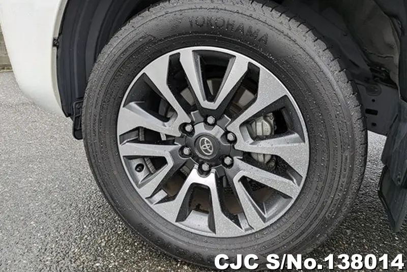 Toyota Land Cruiser Prado in Pearl for Sale Image 20