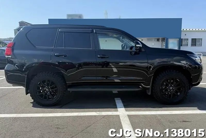Toyota Land Cruiser Prado in Black for Sale Image 6