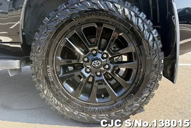 Toyota Land Cruiser Prado in Black for Sale Image 17