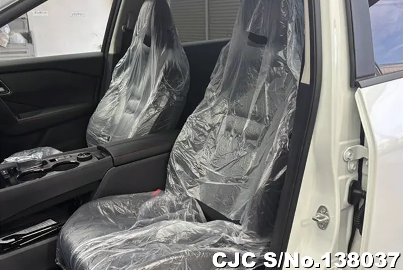 Nissan X-Trail in Pearl for Sale Image 4
